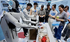 美议员邀中国科学家给AI“设卡”，美国舆论炸锅