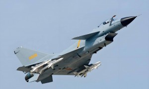 央视镜头泄密新隐身杀手！无垂尾设计颠覆空战，六代机让F-35过时