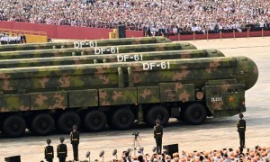 看完九三阅兵后，一名身份特殊的日本人，给石破茂指了一条明路