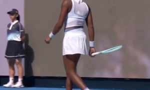 原创 
            卫冕首战告捷！高芙送蛋横扫过关，跻身中网32强再战前美网亚军