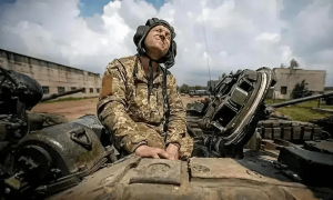 再遭重创！大型弹药库刚被战机摧毁：兵力集结地就遭毁灭性打击