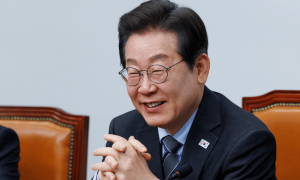 一句全球范围内打击，美欧齐齐改口，日本天塌了，韩国却实现双赢？