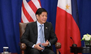 菲律宾宣布在黄岩岛军演70天，政府出现变天征兆，杜特尔特亲孙子低调来华！