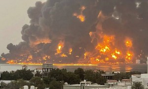 伊朗盟友惨遭背叛？胡塞武装总理遇袭身亡，10枚炸弹砸下，高层人物几乎全灭！