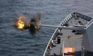 太原舰遭外舰高速逼近，全舰拉响战斗警报，距开火只差一步？