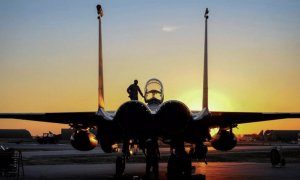 突发状况！伊朗核设施又现爆炸，外媒披露：幕后黑手是美军导弹