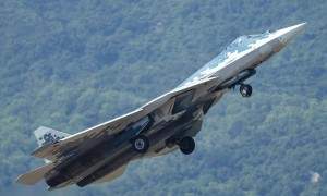 俄五代机变“限量手办”！20架苏57集体趴窝，隐身涂层全靠刷子抹