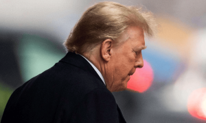 伊朗挨打前俄援助到位，中国的作用体现出来了，美航母半路遭拦截