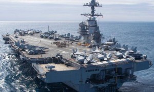 美军派重兵合围，伊朗2艘潜艇进驻霍尔木兹，中俄先断特朗普后路？