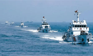 日本处心积虑，要强登钓鱼岛？紧要关头，中国海警一招逼退