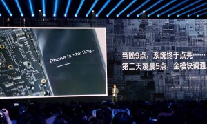 雷军160分钟演讲揭秘！海量造芯和造车细节，小米17五大技术硬刚苹果