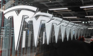 马斯克达沃斯秀蓝图：明年公开发售Optimus机器人，Robotaxi将在美“非常普及”、AI或超越人类！超级计划曝光