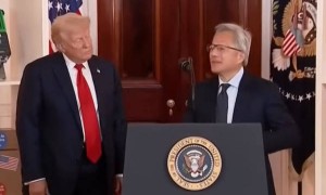 “阻击”特朗普，国会横插一脚：不许卖，中国用三流芯片都能击败我们