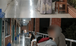 老师寒风中坐走廊为学生答疑，网友质疑学校折腾老师